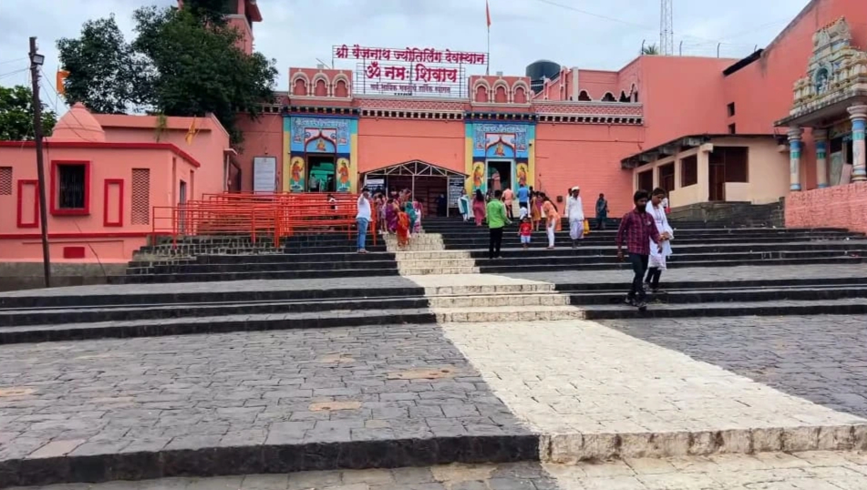 parli vaijnath templ;e in  beed distric maharashtra 